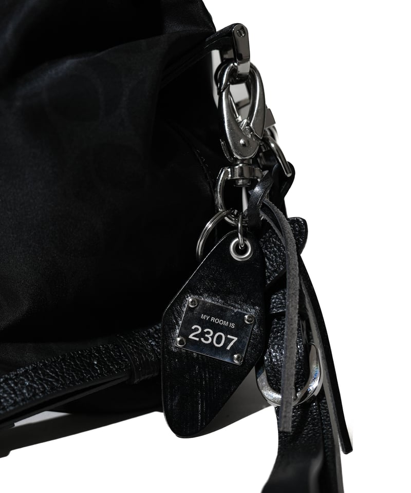 01 LUXURY MATERIAL DRAWSTRING BAG by LIMONTA |