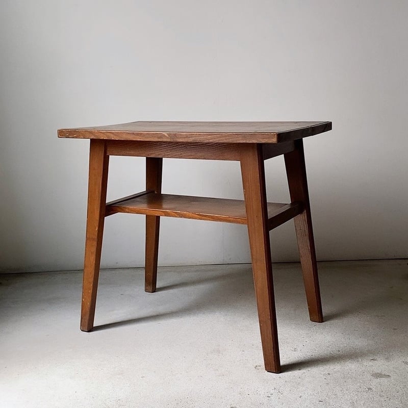 古い木のコーヒーテーブル 喫茶テーブル. 無垢材 小型テーブル サイド