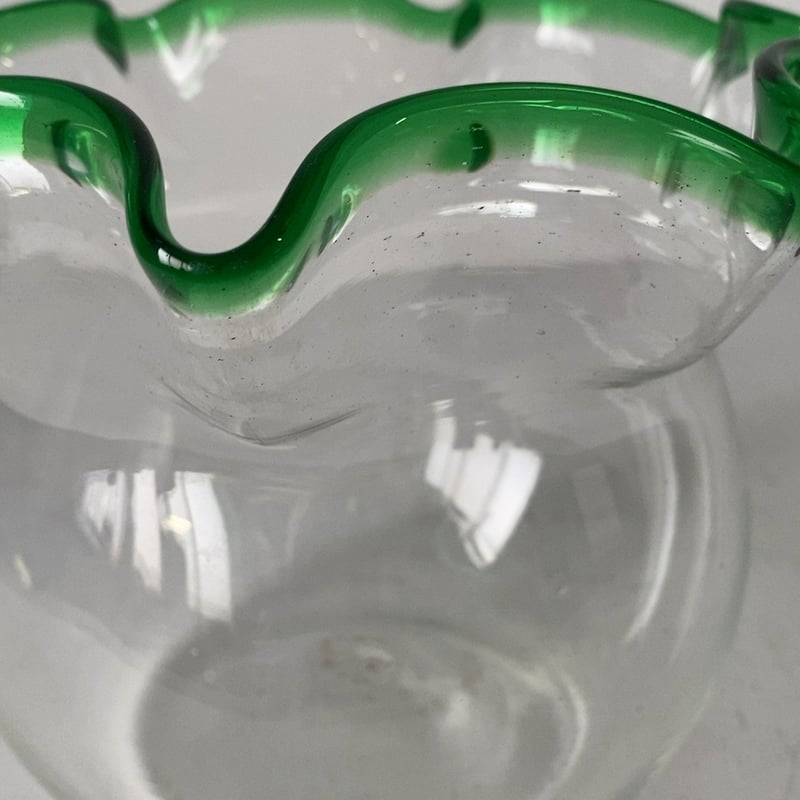 古い吹きガラスの金魚鉢 気泡ガラス ゆらゆらガラス グリーンフリル