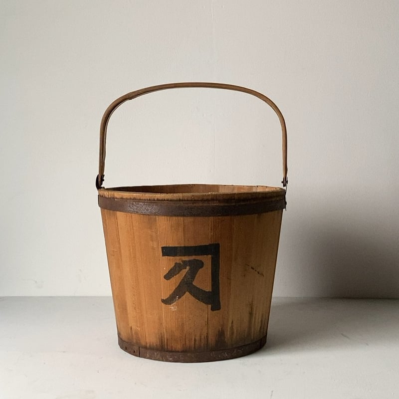 古い木のバケツ 昭和20年 木製バケツ 竹持手 古道具 戦中戦前 終戦時