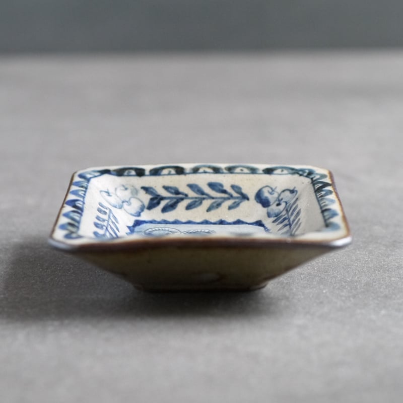 珍図！ヤドカリ 染付 入隅 四方豆皿・平盃（一対） 珍図！ヤドカリ