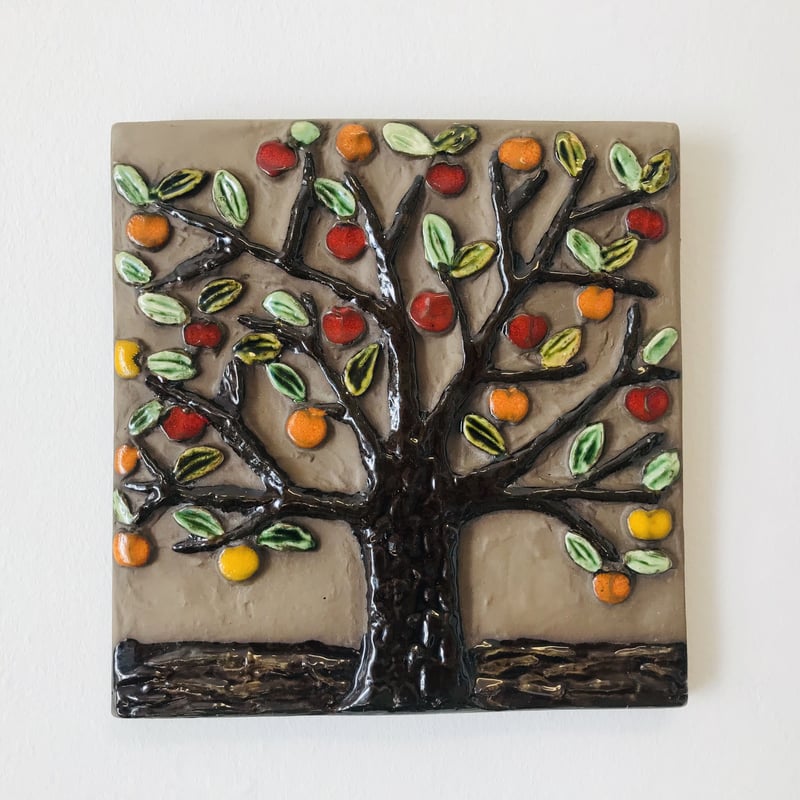 Jie Gantofta》リンゴの木の陶板 【Gabi Citron-Tengborg】
