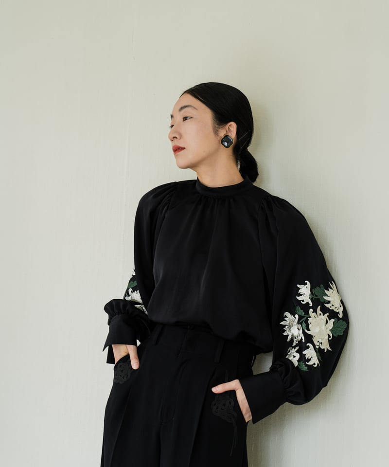 花を着るブラウス#05【菊】 -black- | iCONOLOGY