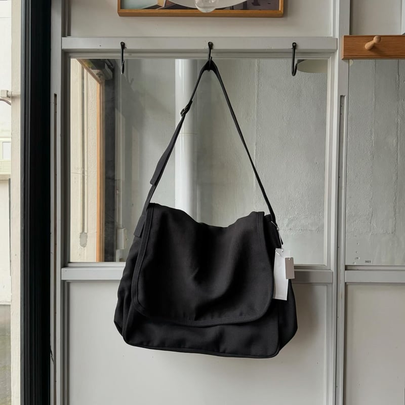 COMOLI ヘンプダック ショルダーバッグ | Less Higashikawa