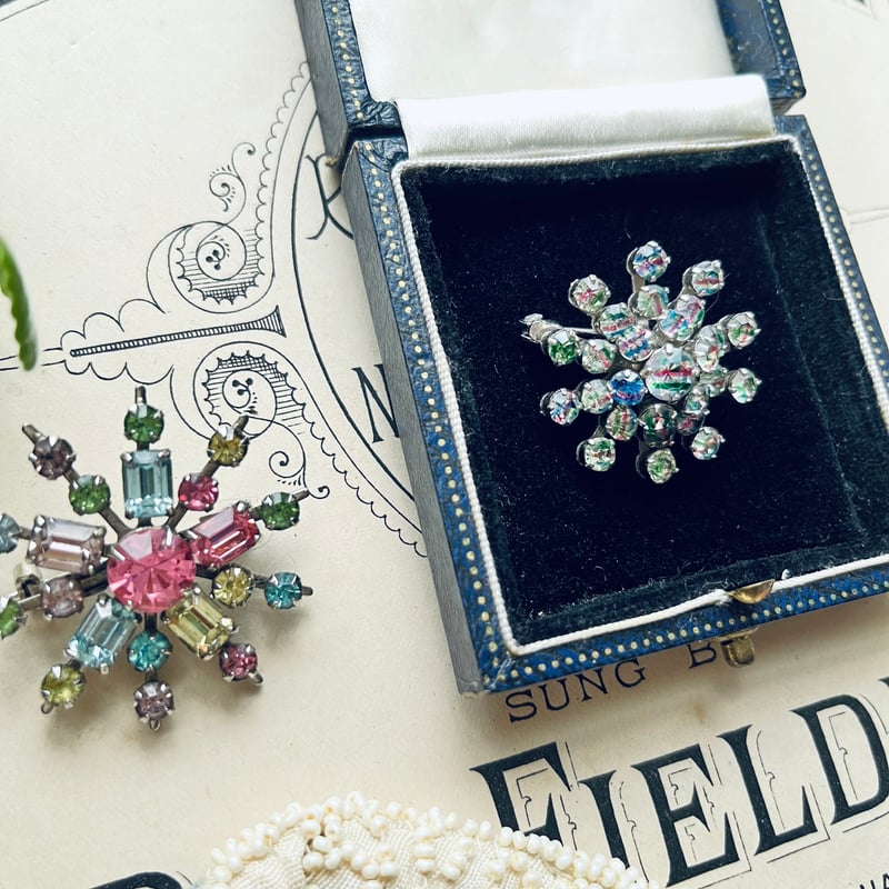 ○ab-427/アイリスガラスの星のブローチ | PISKEY -イギリスのふるい