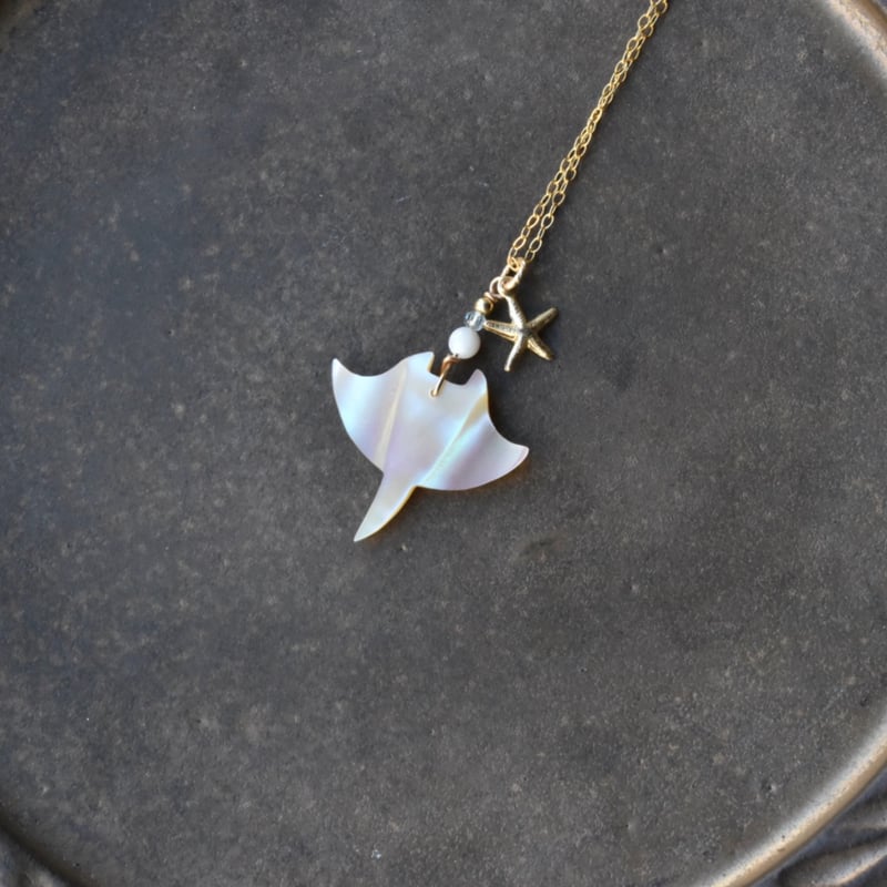 Y's studio】夜光貝 マンタ ネックレス 白 | かさねあわせ