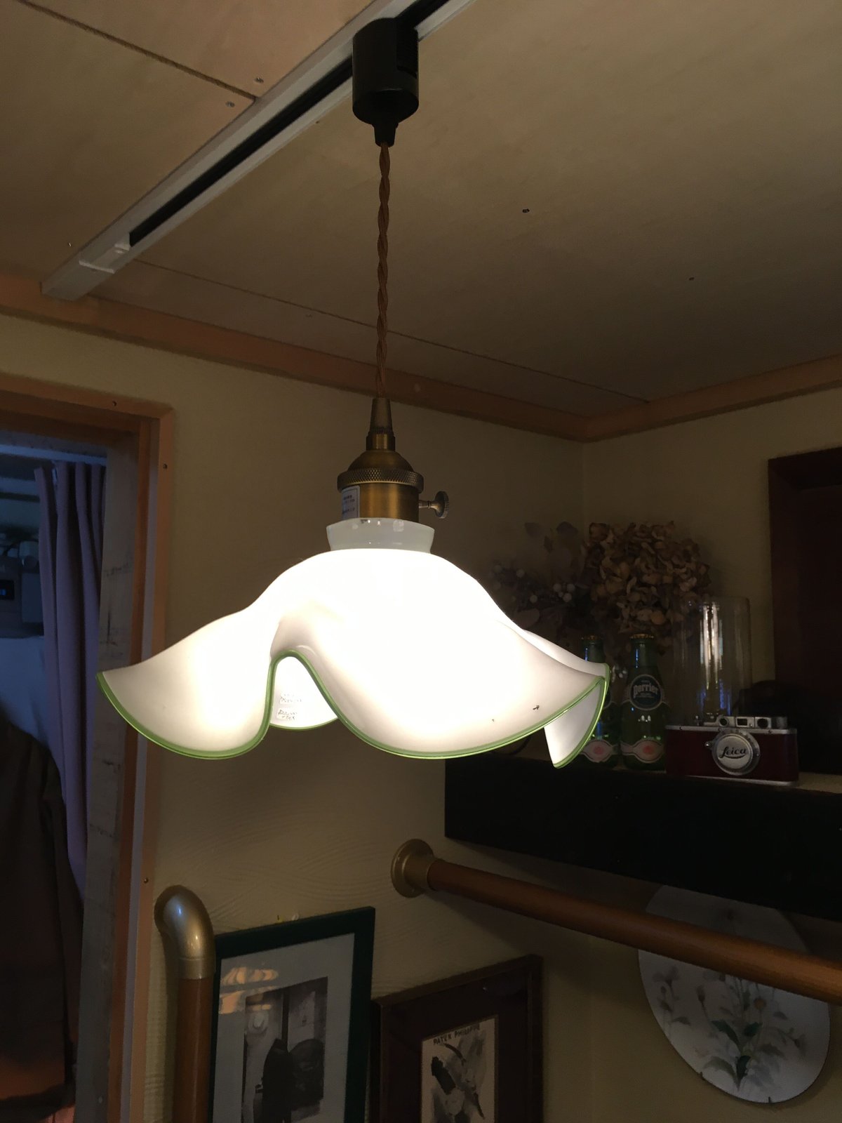 和硝子電笠（ペンダント照明） 波模様乳白グリーン縁 昭和初期 | れい