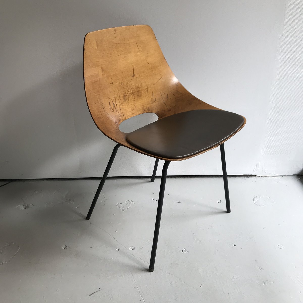 Tonneau Chair / Pierre Guariche | CONTOUR