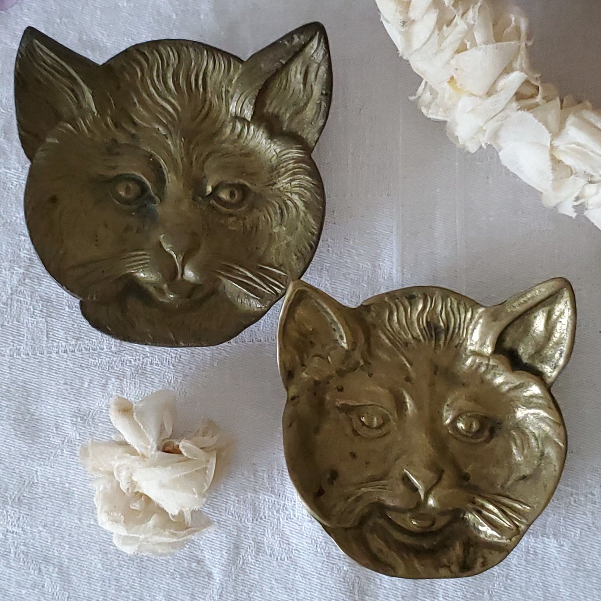 レア! ブロカント 緑の眼の猫のトレイブラス真鍮ビンテージ