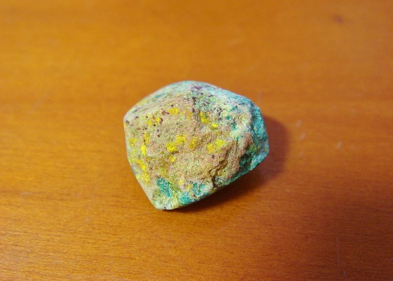 コンゴ産 バンデンブランデアイト ペンダントトップ ラジウム鉱石