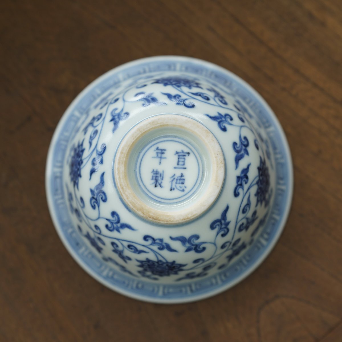 青花纏枝蓮紋圧手杯 PF162 | Looking For 物色