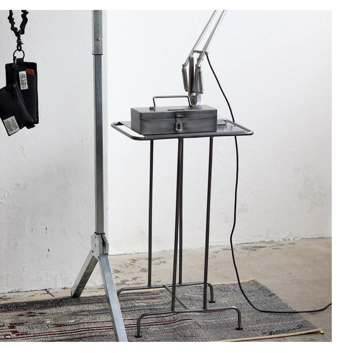 INDUSTRIAL SIDE TABLE / 無骨なインダストリアルデザインのテーブル /