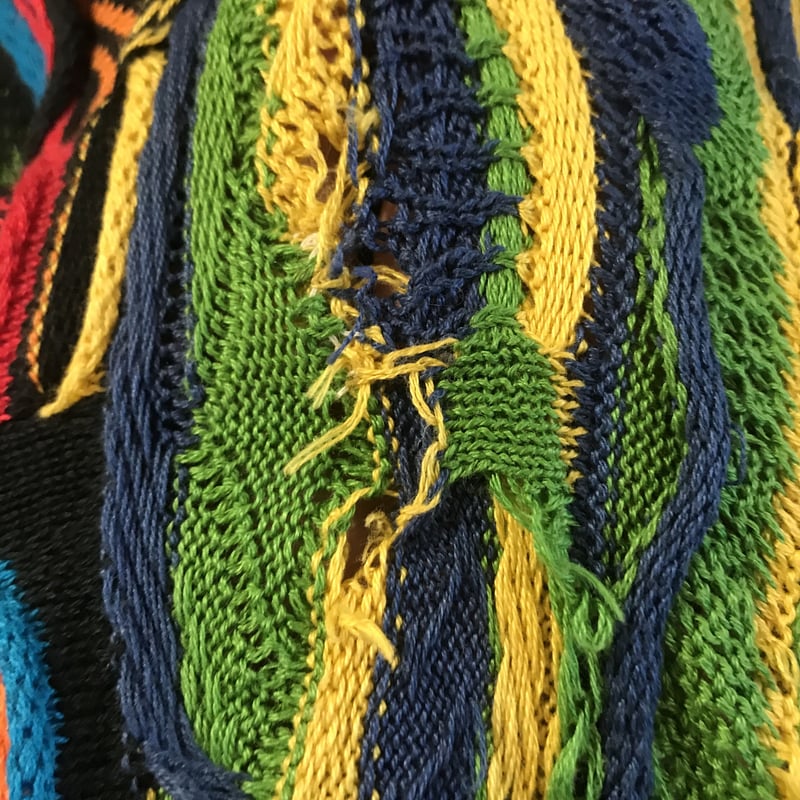 COOGI 3Dニット Vネックセーター マルチカラー クージー | DUFF