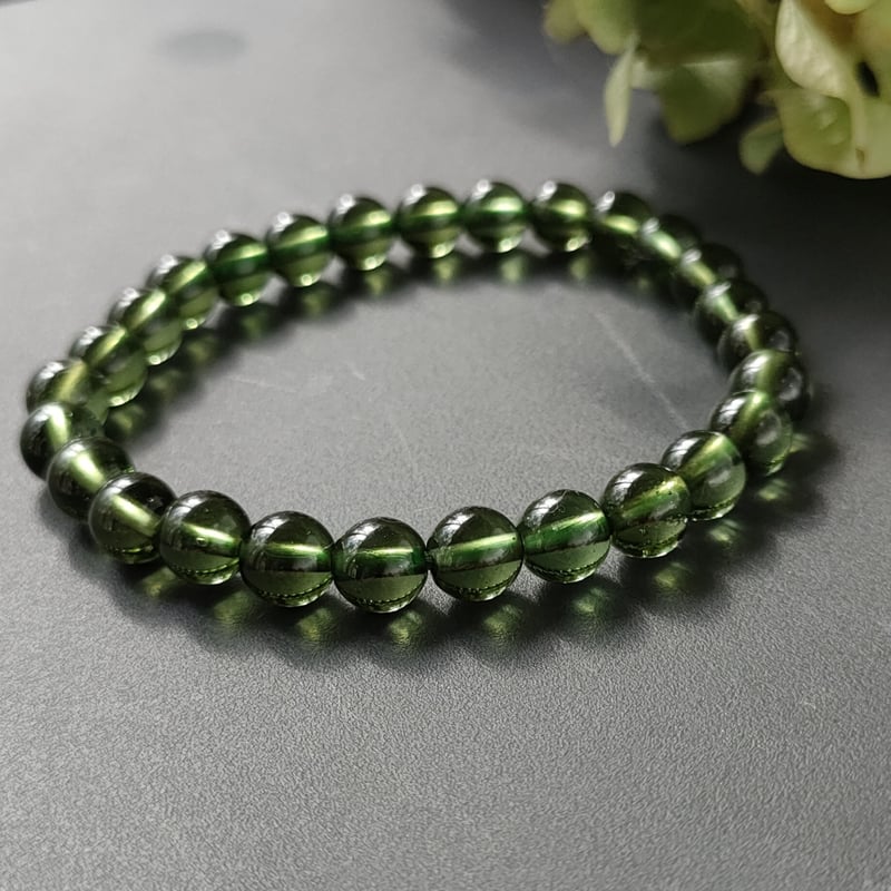 ◇ 鑑別済本物 ◇ モルダバイトのビーズ約7mm ◇透明で深みのある