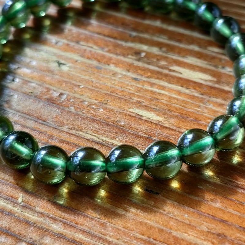 ◇ 鑑別済本物 ◇ モルダバイトのビーズ約7mm ◇透明で深みのある