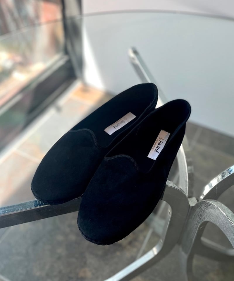 Sciuscia/TRAGARA/CLASSIC BLACK | pain