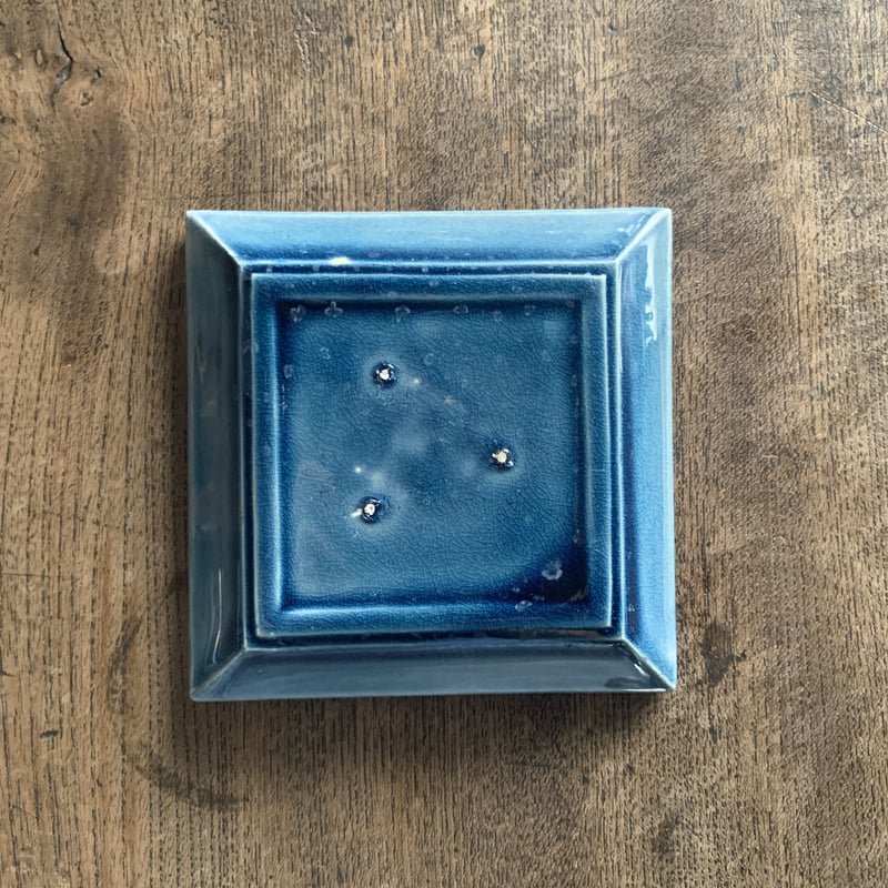 珉平焼 瑠璃釉 小皿 角皿 青 網代文に蔦 豆皿 淡路焼・アンティーク