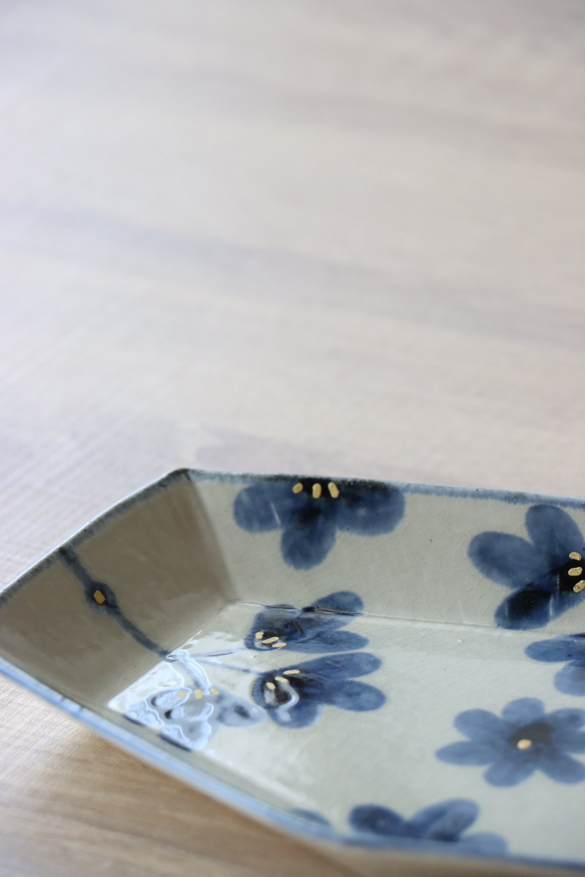 金彩草花紋 六角長皿 | 和食器通販 有田焼 山忠｜おしゃれでモダンな和