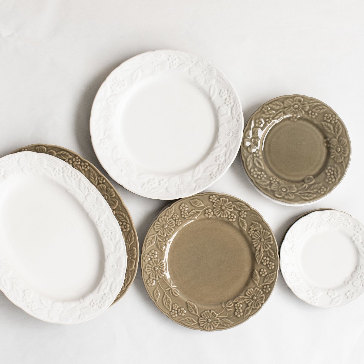 マーガレット柄 レリーフ ケーキ皿 17cm 全2色 | 光泉窯 -kosengama-