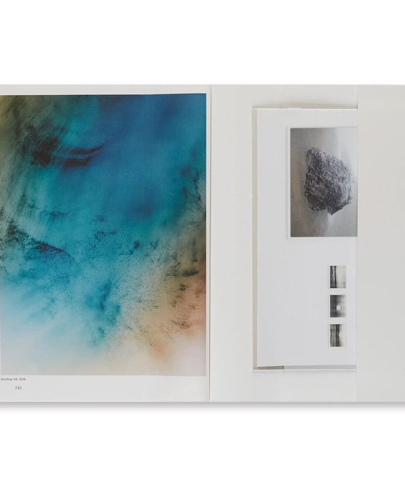 SOUND IS LIQUID｜Wolfgang Tillmans | button