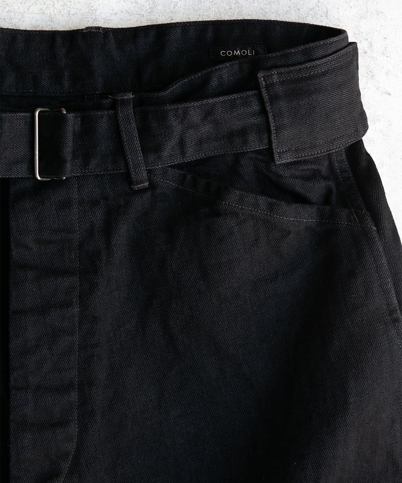 COMOLI BLACK DENIM _ ブラックデニム ベルテッドパンツ | Tronica