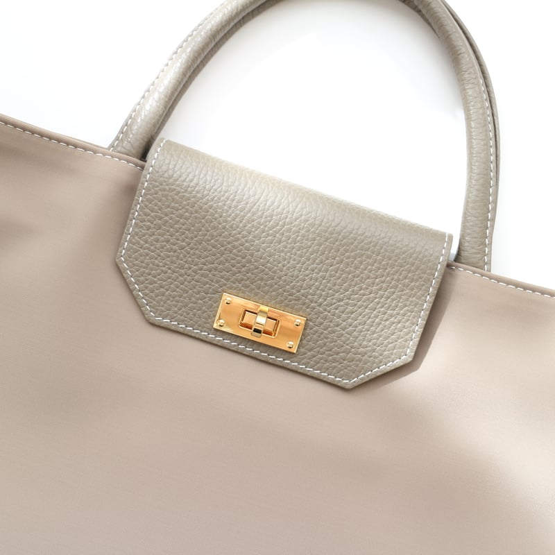 𝑟𝑖𝑐ℎ𝑒𝑠𝑠𝑒トートM】 グレージュ×ゴールド金具 | CHARME