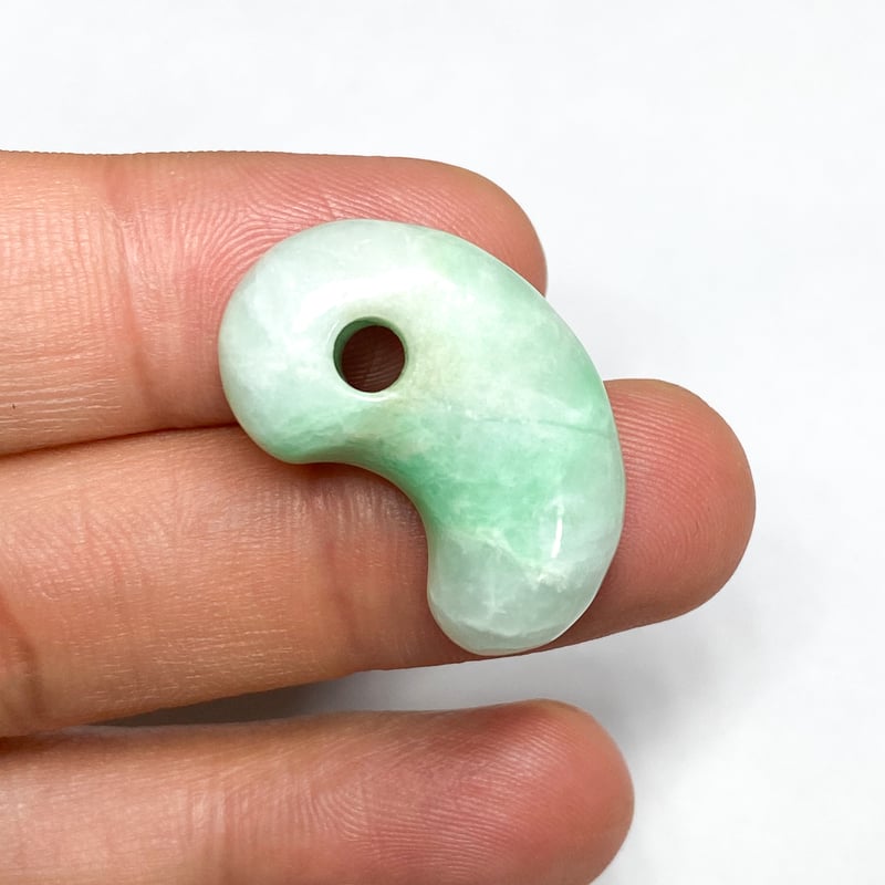 🐥🐉【希少/最高品質】糸魚川翡翠勾玉(透過)/成功、繁栄、霊性 | -縁