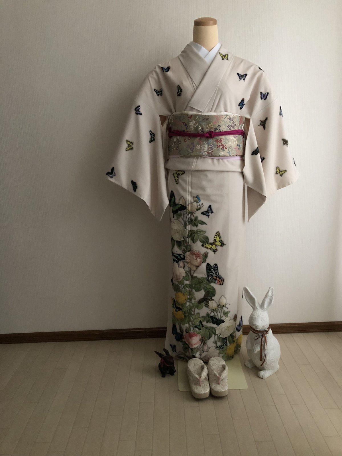豆千代モダン 訪問着「薔薇と蝶のワルツ」パール Lサイズ | 六識哉