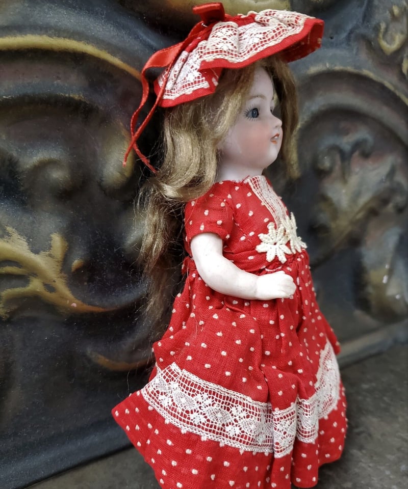 ミニョネット 赤いドレスのビスクドール アンティーク品