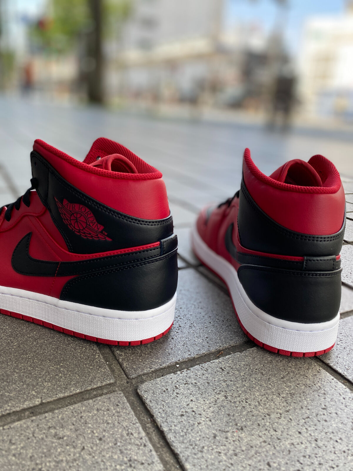 NIKE ナイキ AIR JORDAN1 MID エアジョーダン1 ミッドカット 黒赤 BRE