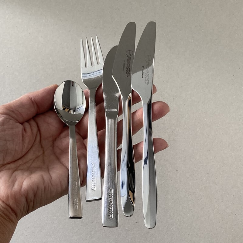 Finnair logo knife & fork Japan | retro number