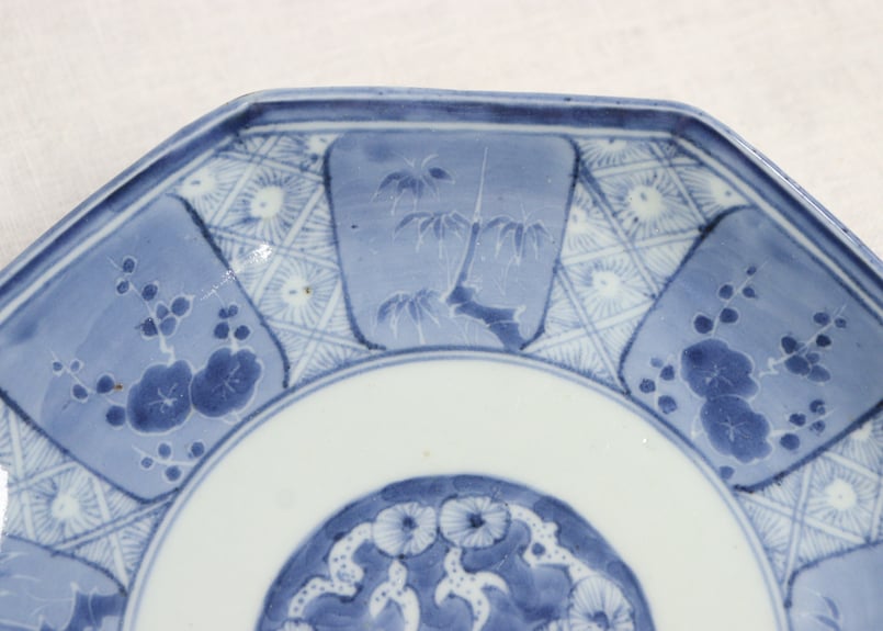 江戸後期染付松竹梅図八角皿② 高台傷 | 吉祥寺PukuPuku