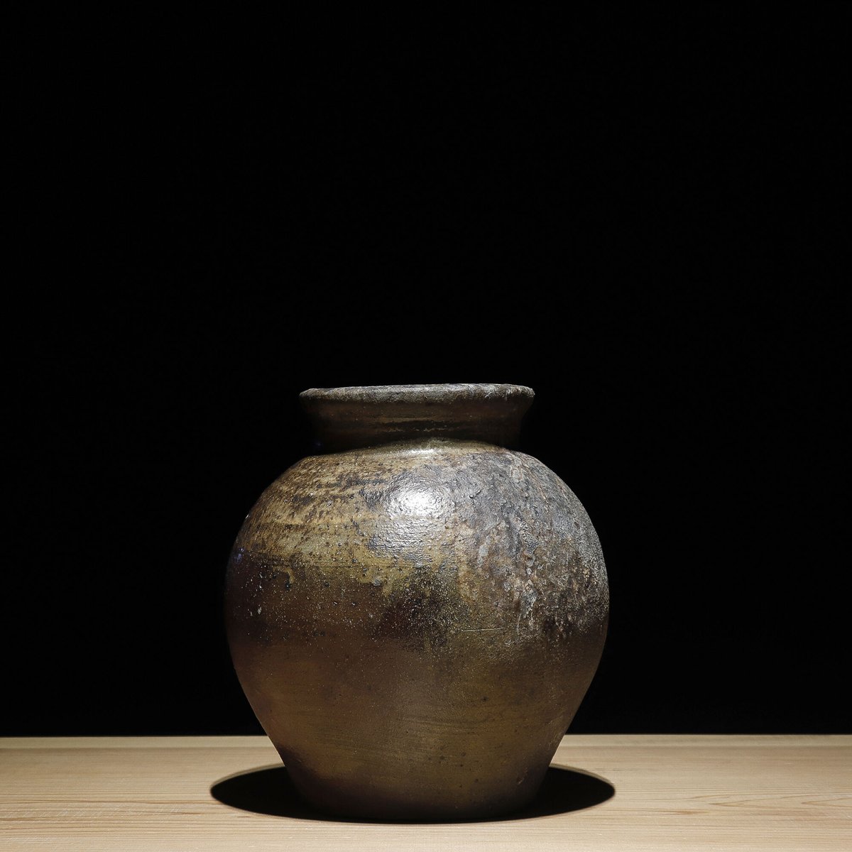 美しい古美蔵から釉薬のプチプチしたかなり雰囲気のある壺 美しい古美