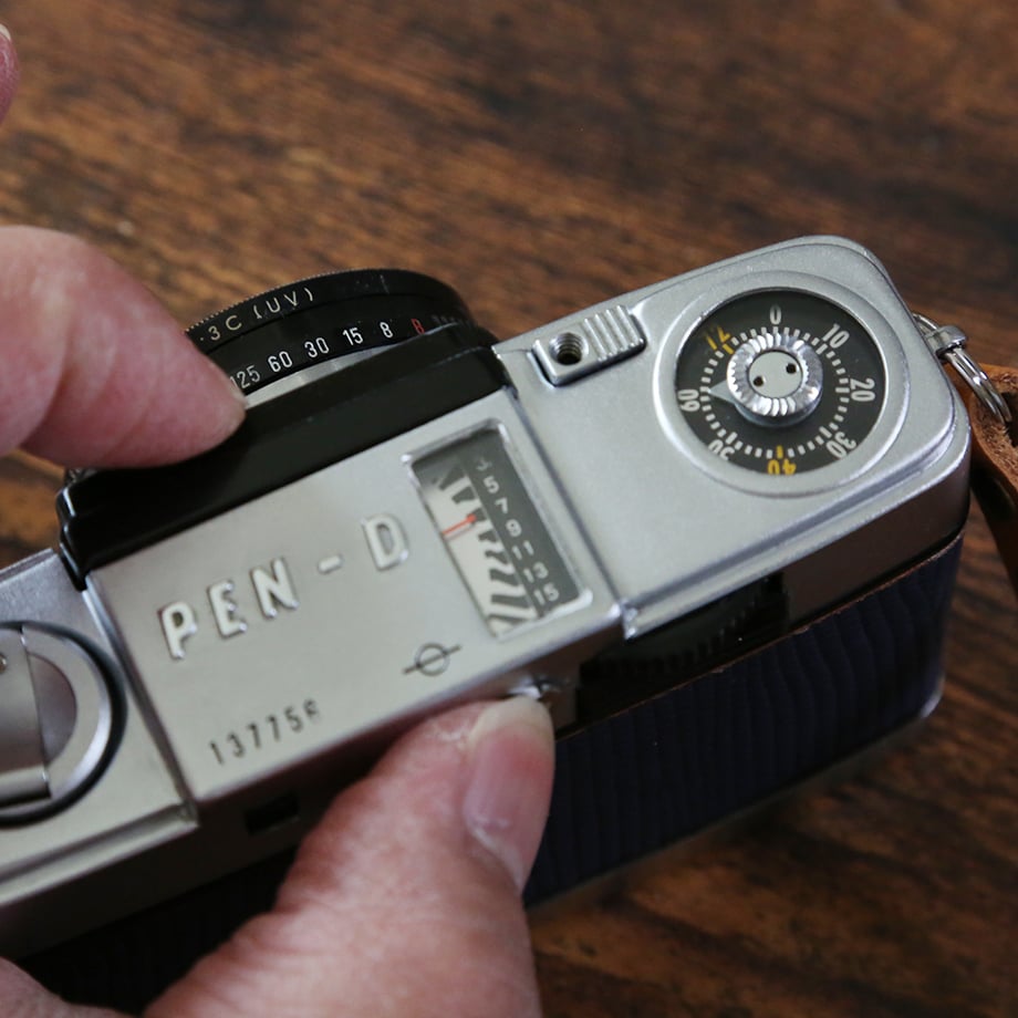OLYMPUS】 PEN D2 フィルムカメラ（分解整備済・ネイビーブルー