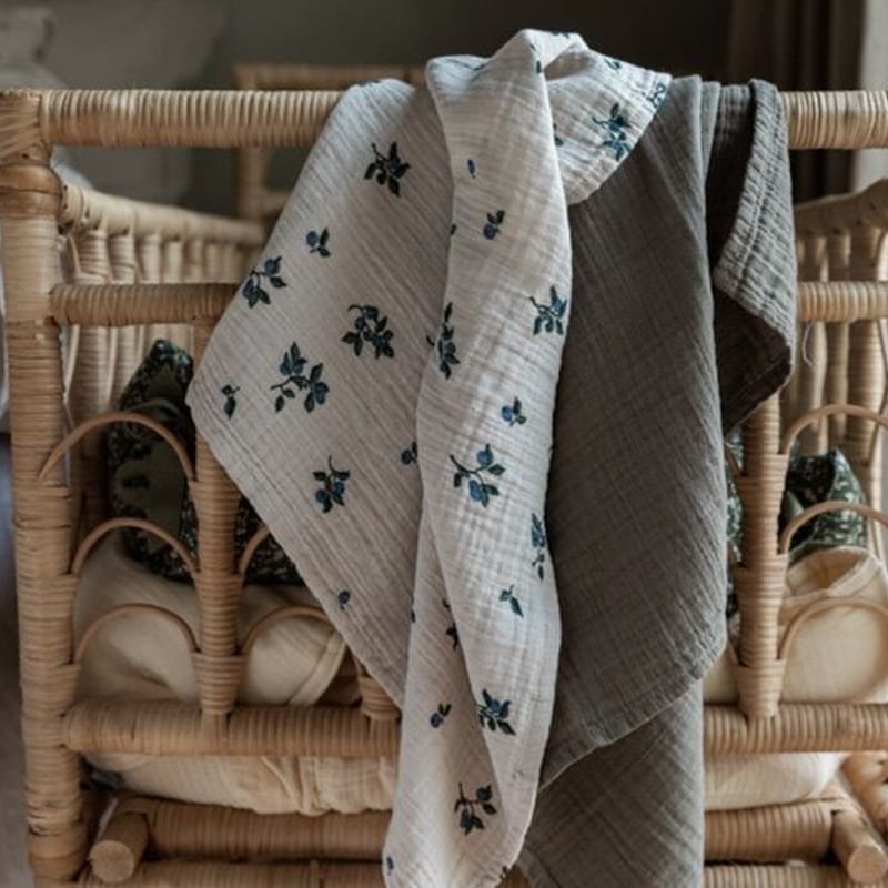 Blueberry Swaddle Muslin Blanket / garbo&friend
