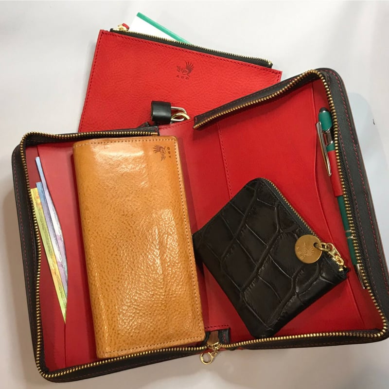 アゴモノガタリ・ヌメ革クラッチバック（バイブルサイズ） | レザー