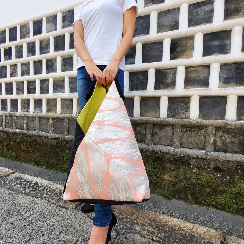 リボンバッグ 正絹帯地 ピンク地霞雲黒帯流水壺文様【着物・帯の