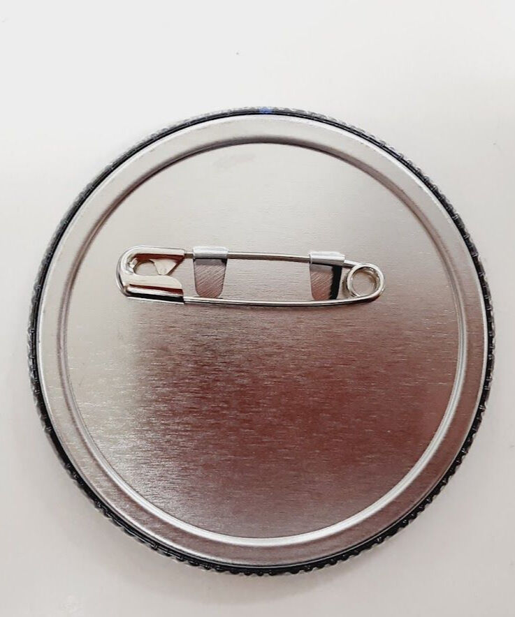 凸あり】〇〇の主役は我々だ 缶バッジ 鬱先生 | K-BOOKS K-POP館