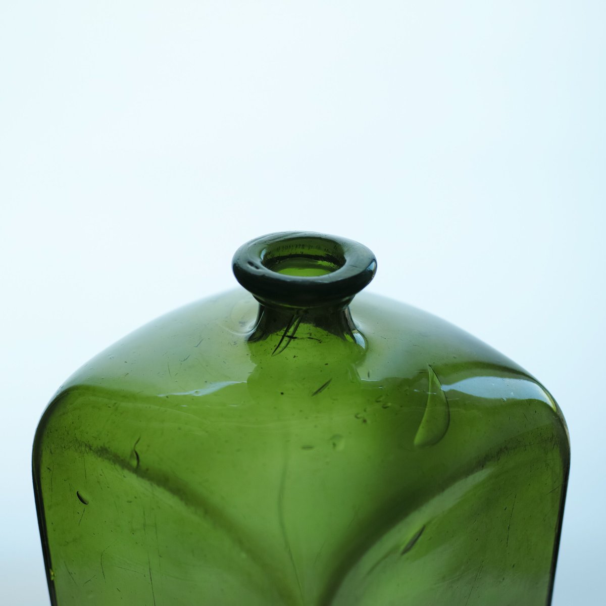 18世紀 オランダ 大きな吹きガラス角瓶 ジンボトル ケルデル瓶 / the