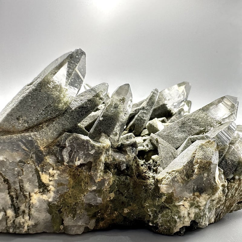 ガネッシュヒマール産クローライトインヒマラヤ水晶クラスター Ganesh