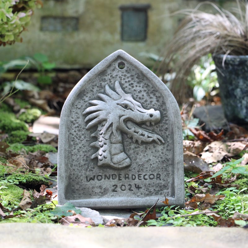 ワンダーデコール】YEAR PLATE 2024 | ローザンベリー多和田公式