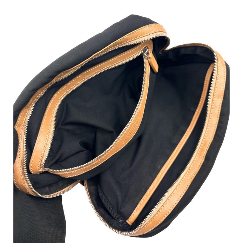 TOD'S トッズ クラッチバッグ セカンドバッグ マルチポーチ 化粧品入れ