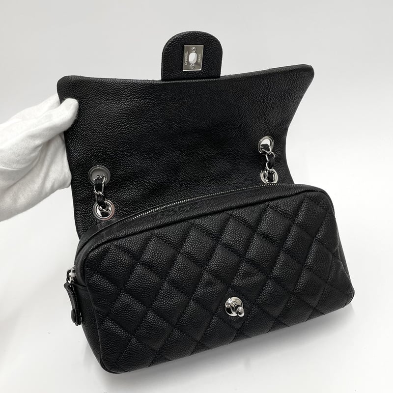 CHANEL キャビアスキン マトラッセ ジップチェーンショルダーバッグ 17