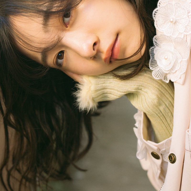 今森茉耶 写真集「東京路地裏散歩 meets seju」 | ギローチェ