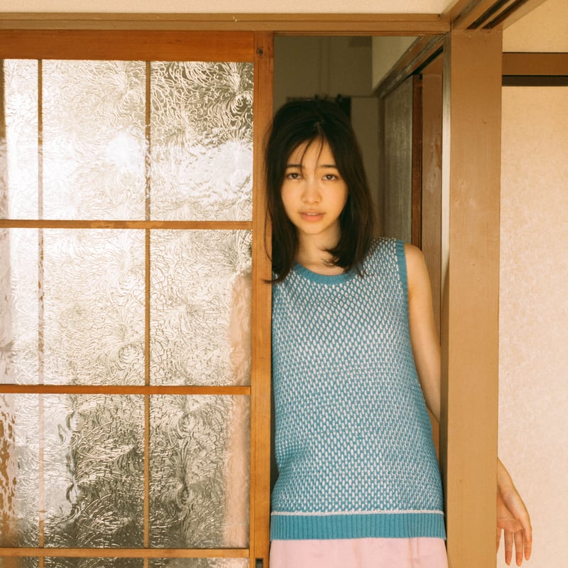 今森茉耶 写真集「東京路地裏散歩 meets seju」 | ギローチェ