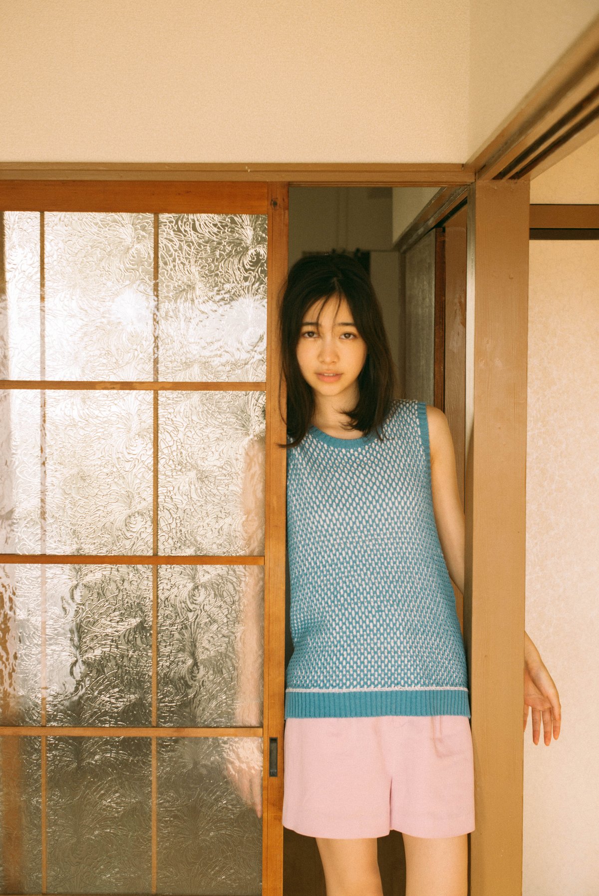 今森茉耶 写真集「東京路地裏散歩 meets seju」 | ギローチェ