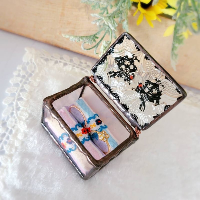 ステンドグラス小物入れ「不思議の国の指輪BOX mini」 | ことぶき家