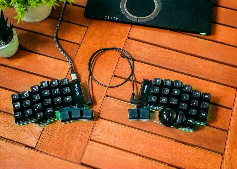 Keyball44 黒／白 | Shirogane Lab