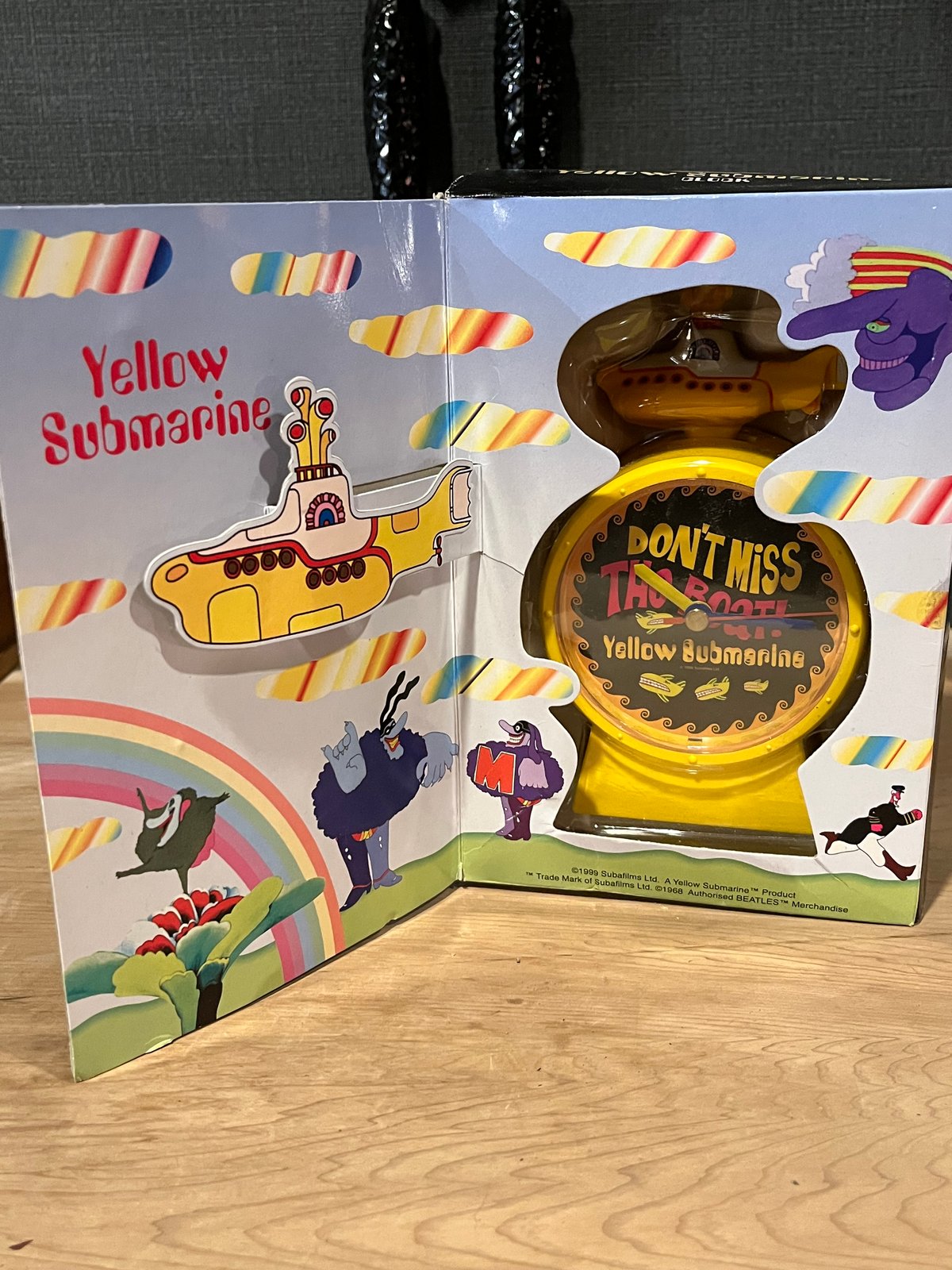 ビートルズ イエローサブマリン 置き時計 | アンティーク家具と喫茶