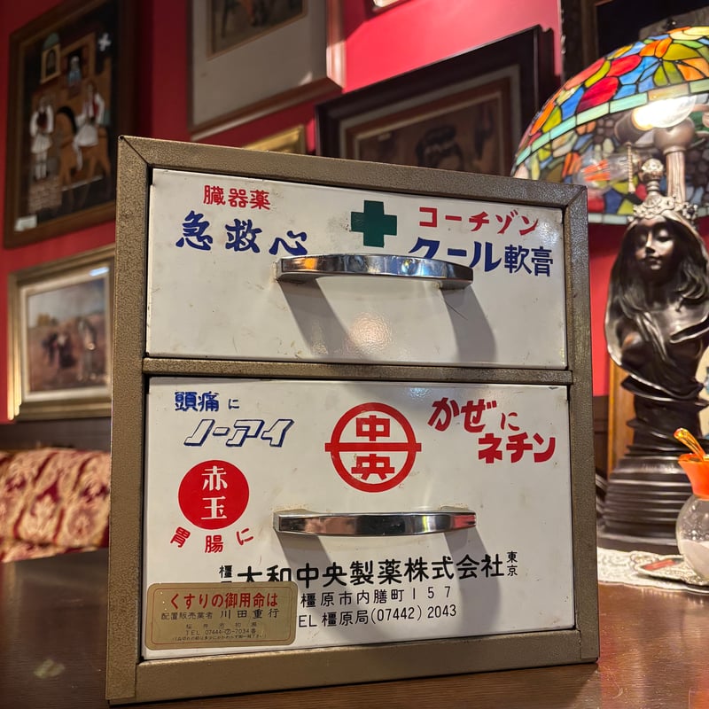 希少！】昭和レトロ スチール製薬箱 | アンティーク家具と喫茶